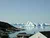Her er mundingen af Isfjorden fanget over tagene i kvarteret Illumiut.